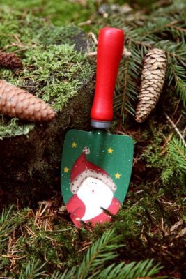Gartenschaufel-weihnachtlich-advent-basteln-kinder-ideen
